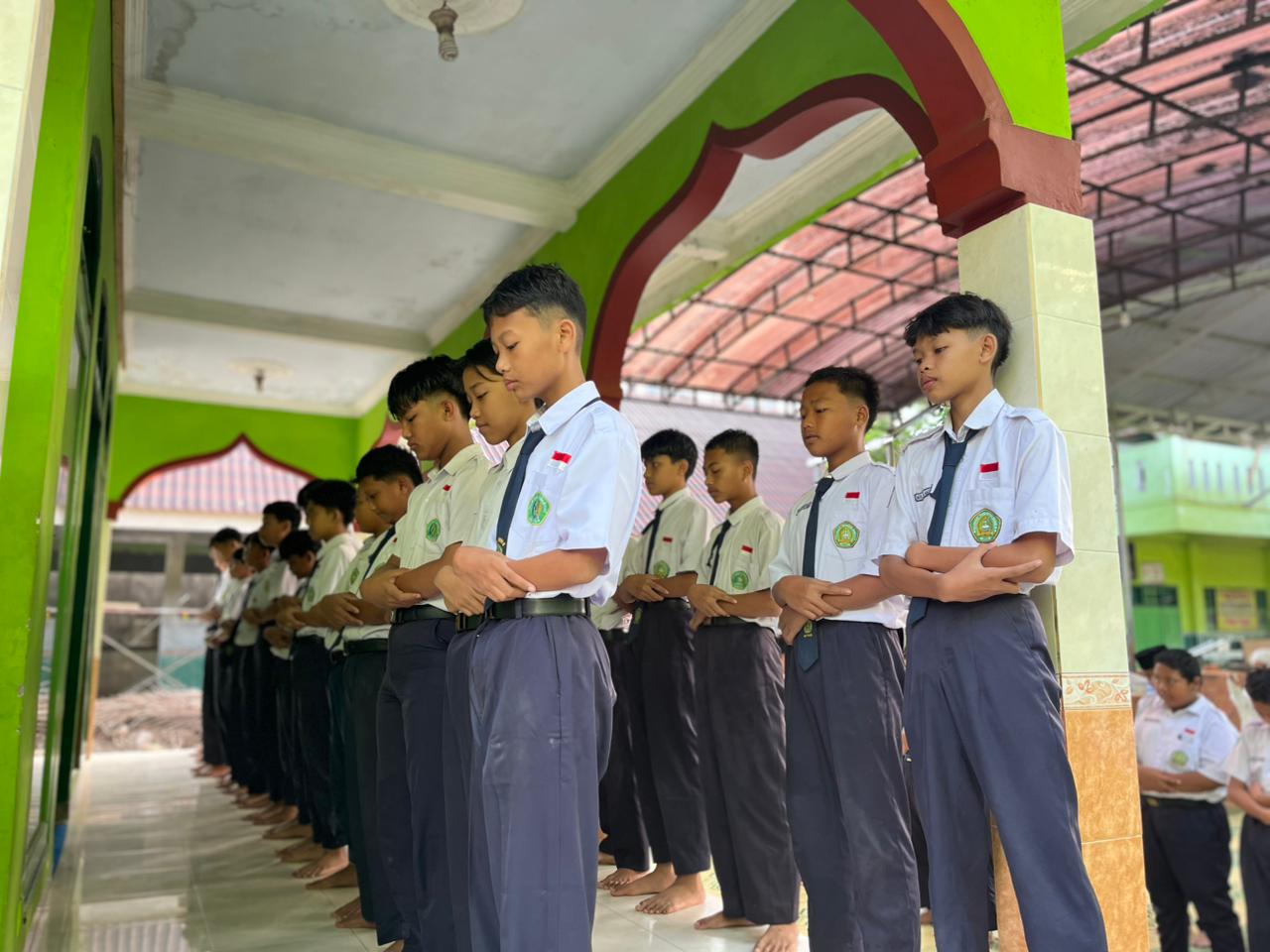 Wujudkan Generasi Islami Berakhlak Mulia, MTsN 8 Blitar Rutinkan Pembiasaan Pagi Sholat Dhuha dan Tadarus Bersama